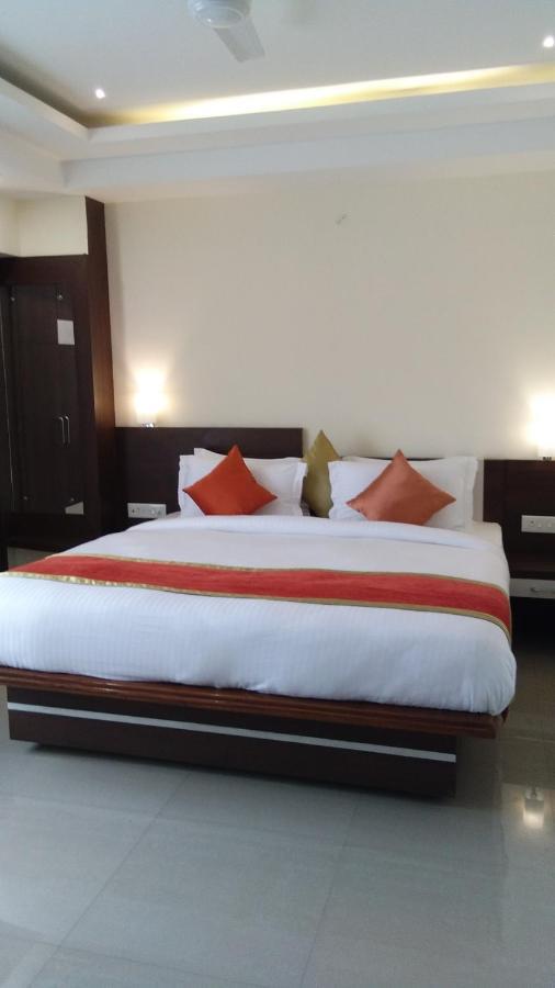 Hotel Park Riviera Guwahati Exterior foto
