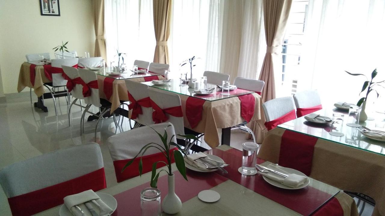 Hotel Park Riviera Guwahati Exterior foto