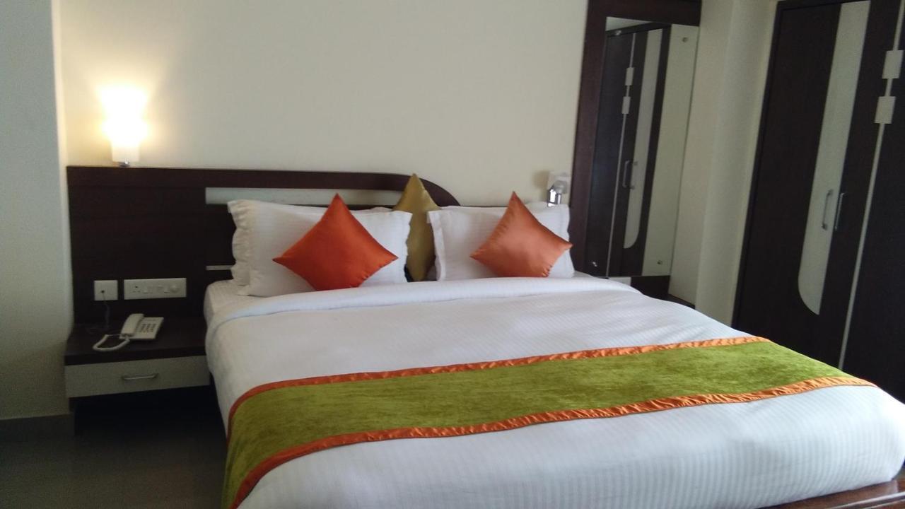 Hotel Park Riviera Guwahati Exterior foto