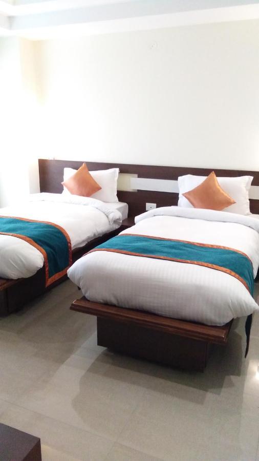 Hotel Park Riviera Guwahati Exterior foto